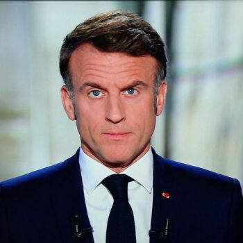 Mea culpa sur la dissolution, possibles référendums... Voici ce qu'il faut retenir des vœux d'Emmanuel Macron pour 2025