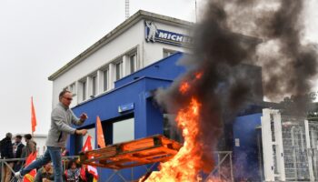 Mobilisation de salariés de Michelin de l'usine de Vannes contre la fermeture annoncée du site, le 8 novembre 2024