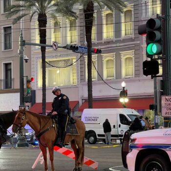 New Orleans: Fahrer steuert Truck in Menschenmenge und schießt um sich