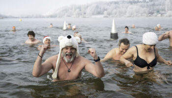 En images : les traditionnels bains du Nouvel An aux quatre coins du monde