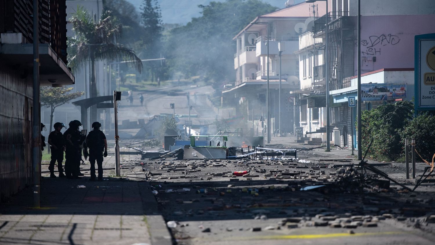 Émeutes en Nouvelle-Calédonie et manifestations contre la vie chère en Martinique, ça dit quoi ?