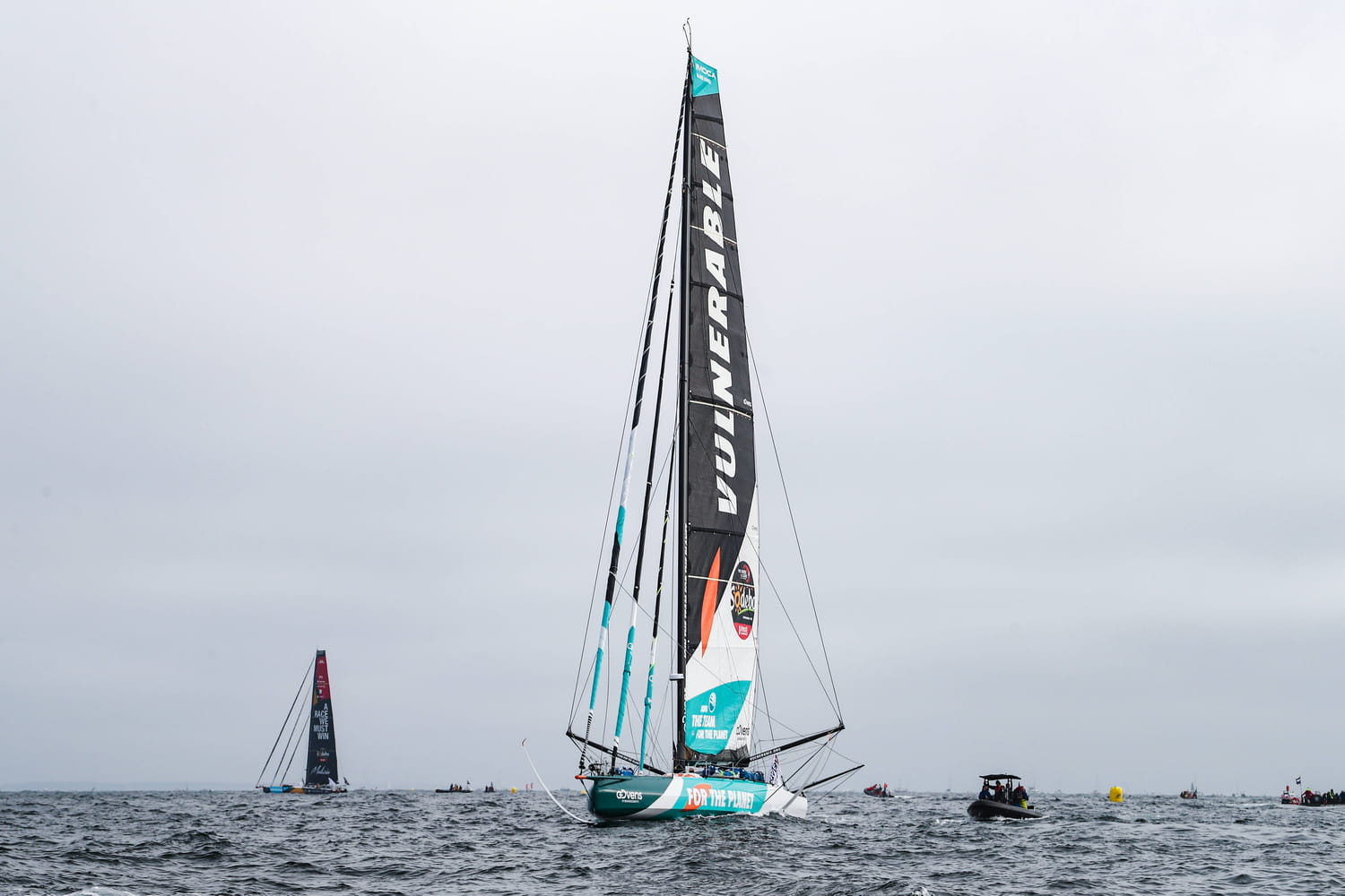 Vendée Globe 2024 : un duo qui joue la victoire, le classement et la carte en direct