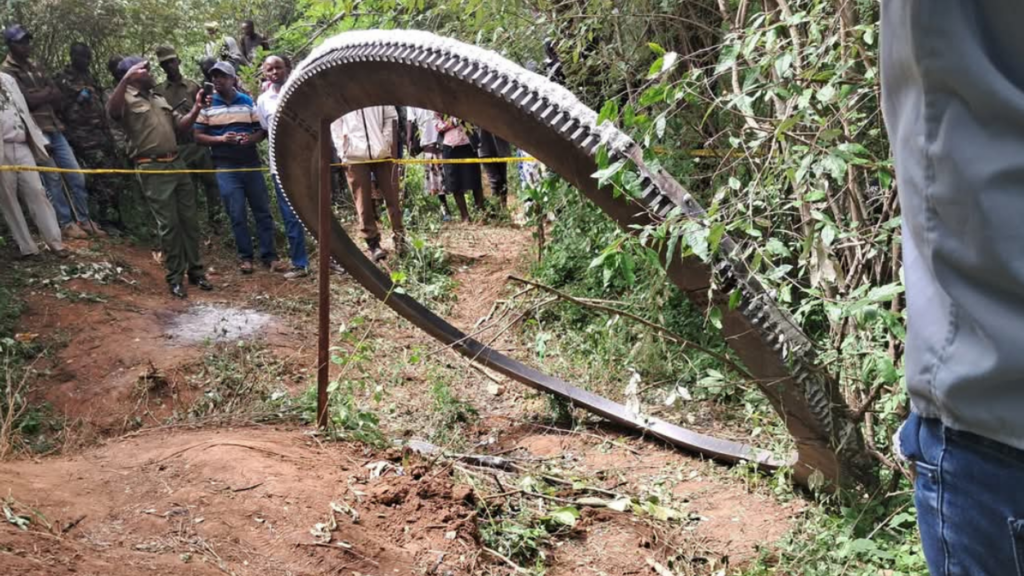 Un étrange objet spatial tombe près d’un village au Kenya, une enquête ouverte