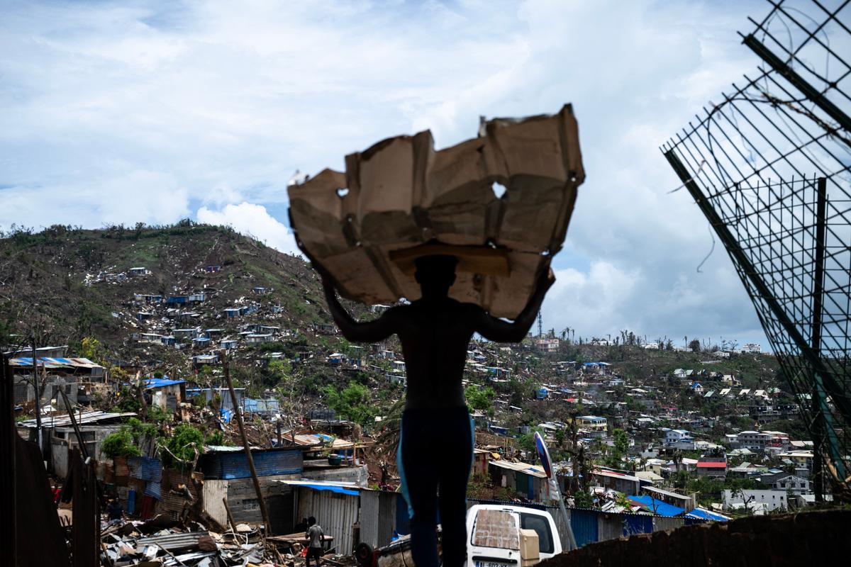 A Mayotte, les bidonvilles réapparaissent malgré la promesse de Bayrou « d’empêcher » leur reconstruction