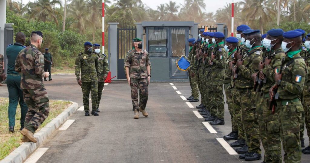 À dix mois de la présidentielle, la Côte d’Ivoire congédie à son tour l’armée française