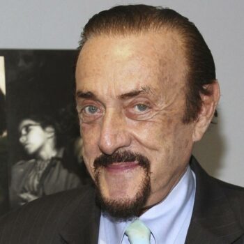 Philiip Zimbardo, l’éminent chercheur qui a pipeauté une sordide expérience de prison pour devenir célèbre