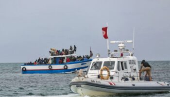 Une trentaine de migrants, dont des femmes et des enfants, sont morts après deux naufrages au large de la Tunisie