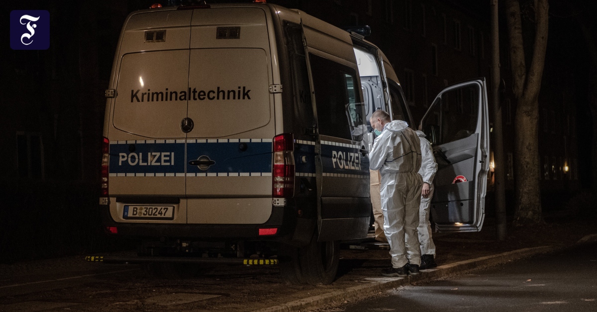 Berlin-Wittenau: Detonation an Zaun von Polizeigebäude - Beamte verletzt