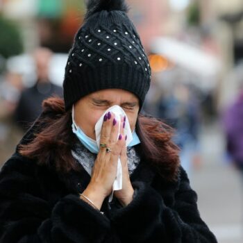 Épidémie de grippe : l'activité en médecine de ville "déjà au niveau du pic de l'année dernière", selon un médecin virologue