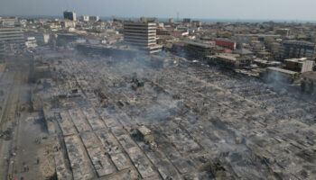 Ghana : un important incendie ravage le marché aux fripes de Kantamanto, à Accra