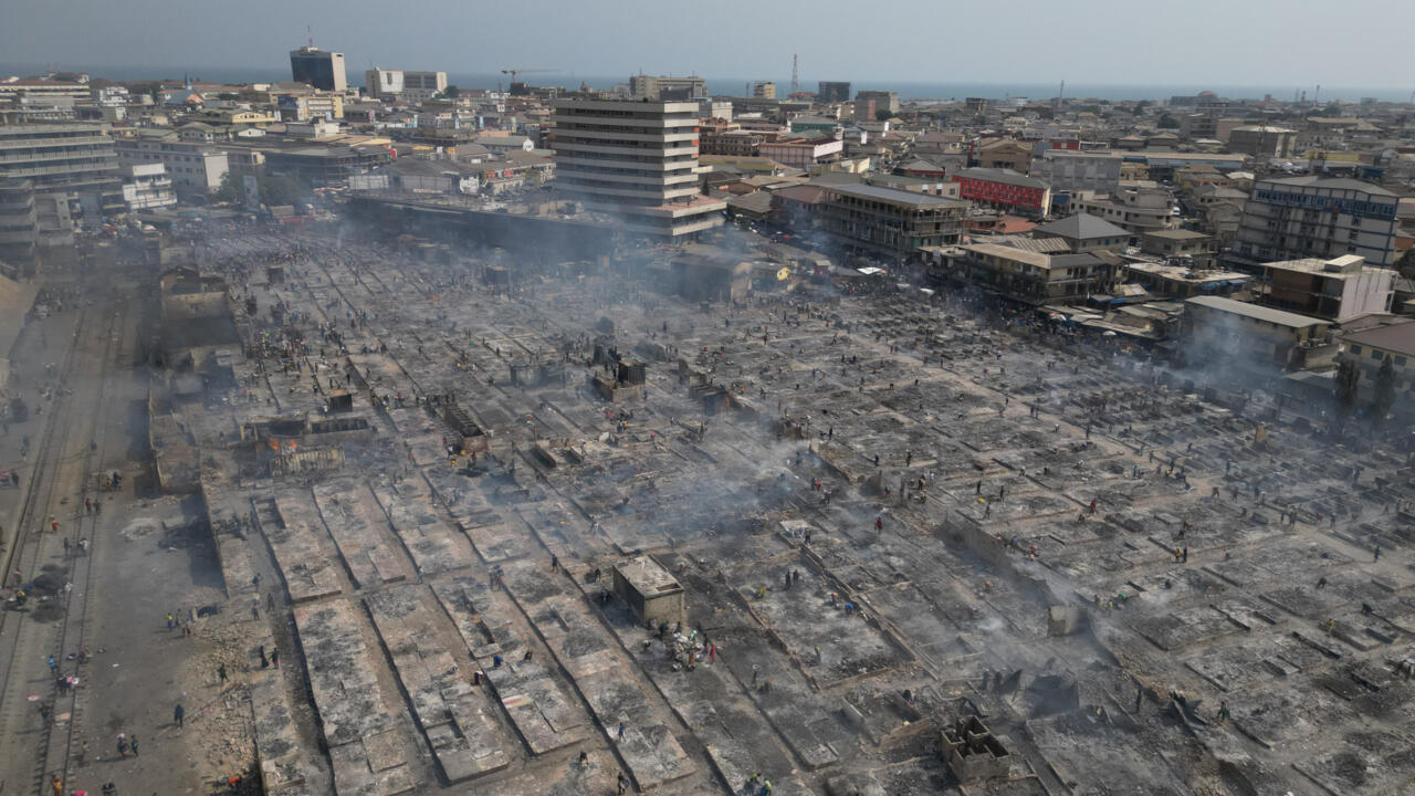 Ghana : un important incendie ravage le marché aux fripes de Kantamanto, à Accra