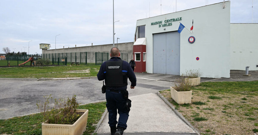 Prise d’otages à la prison d’Arles : cinq personnes retenues par un détenu