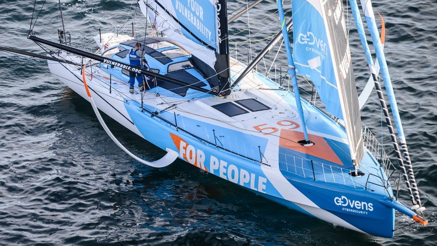 VIDEO. Vendée Globe : "C'était la guerre"... Thomas Ruyant voit son bateau se coucher mais poursuit sa route avec une voile en lambeaux