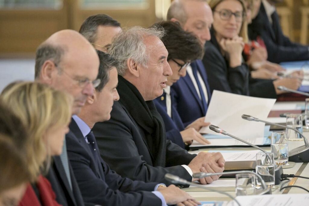 Budget 2025 : pour sortir de la crise, le gouvernement table sur des « discussions » avec les forces politiques