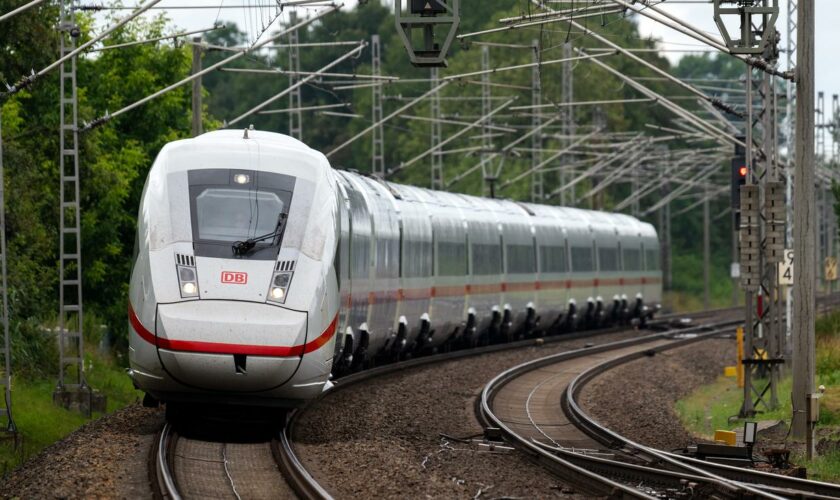 Deutsche Bahn: Mehr als jeder dritte Fernzug verspätet