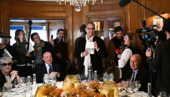 L'écrivain Kamel Daoud, lauréat du prix Goncourt pour son roman "Houris", au restaurant Drouant à Paris, le 4 novembre 2024