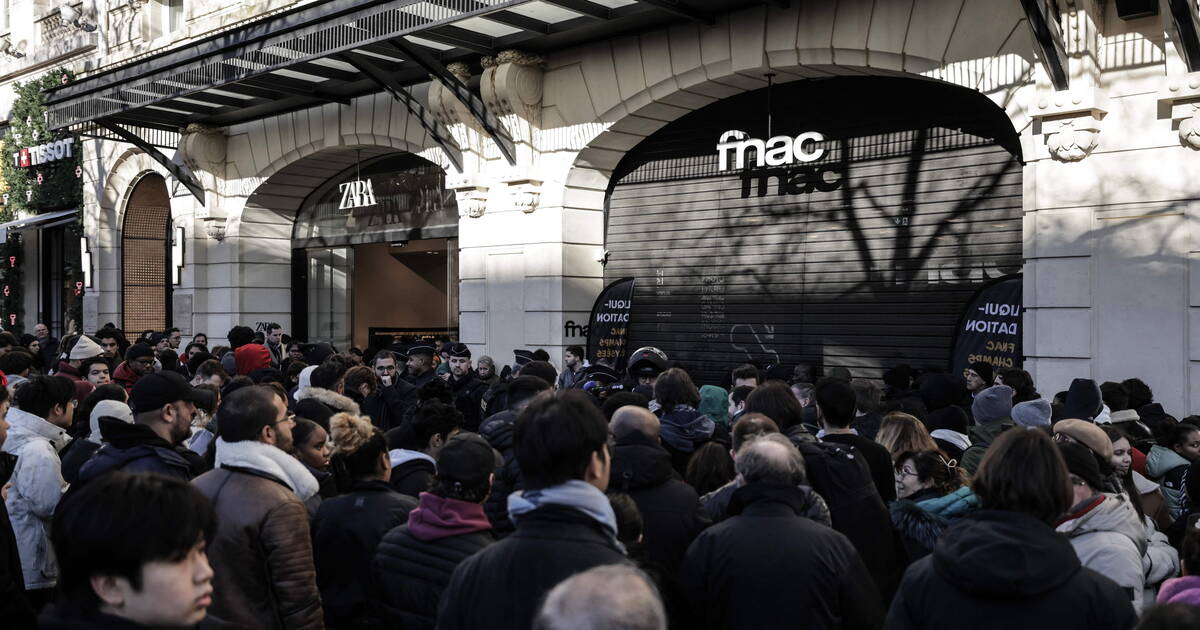 Fermeture imminente de la Fnac des Champs-Elysées : face à une foule trop importante, l’enseigne reporte sa braderie