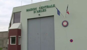 Arles : un détenu armé retient cinq membre du personnel de la maison centrale