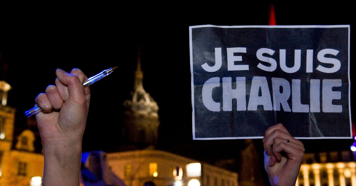 Une pancarte "Je suis Charlie" dans un rassemblement de soutien à Charlie Hebdo, le 7 janvier 2015 à Clermont-Ferrand