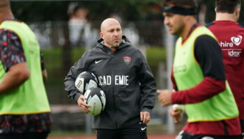 TOP 14. Toulon - Racing : Mignoni s'attend à "un gros match face à une bête blessée"