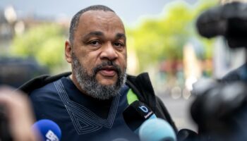 Dieudonné finalement autorisé par un tribunal à se produire à Paris pour son spectacle « Vendredi 13 »