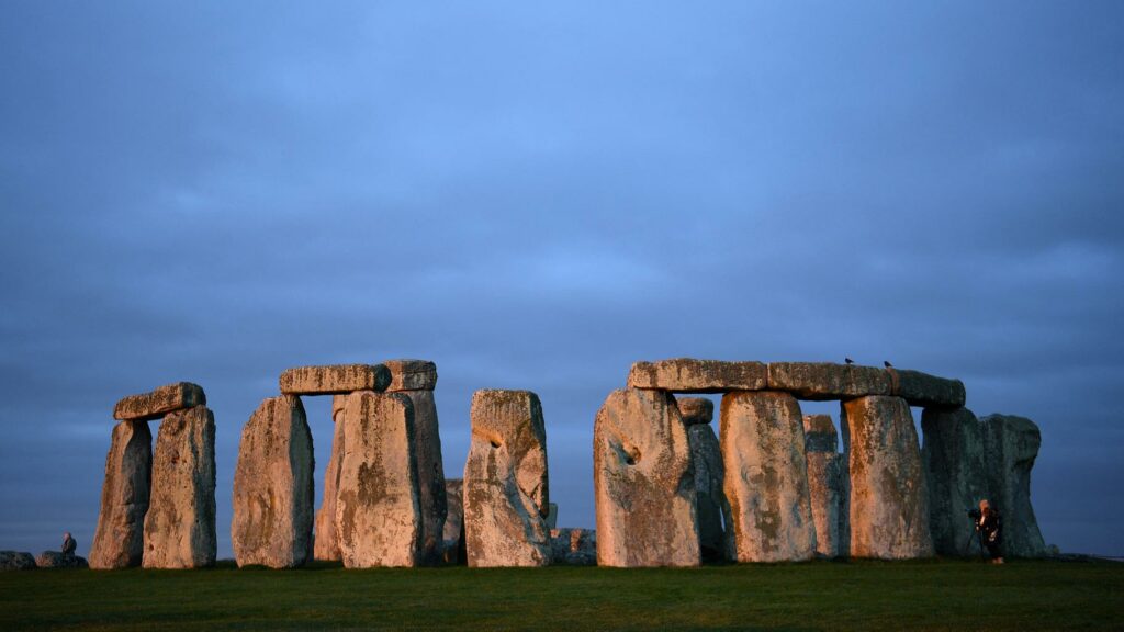 Au Royaume-Uni, ce lever de soleil sur un Stonehenge gelé sera la plus belle photo de votre week-end