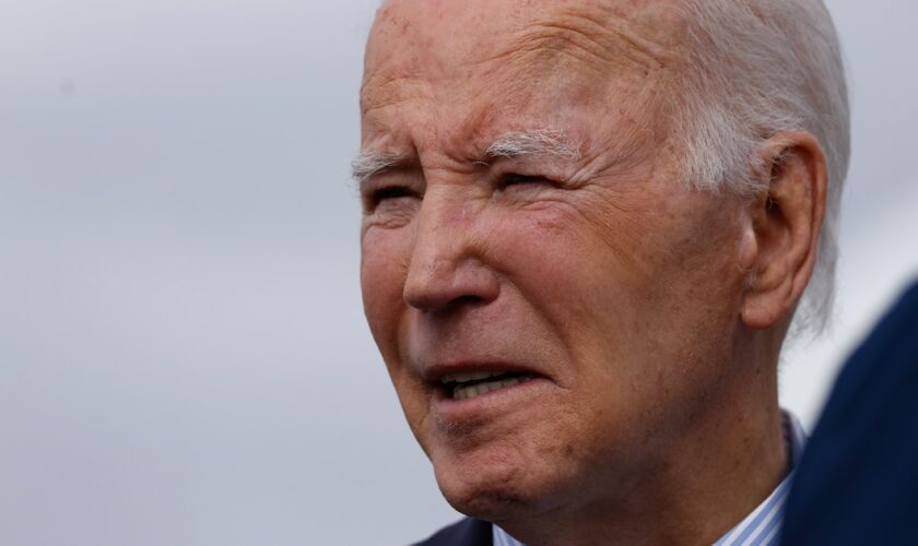 Le président américain Joe Biden arrive à l'aéroport de Wilkes-Barre Scranton (Pennsylvanie, est) le 2 novembre 2024