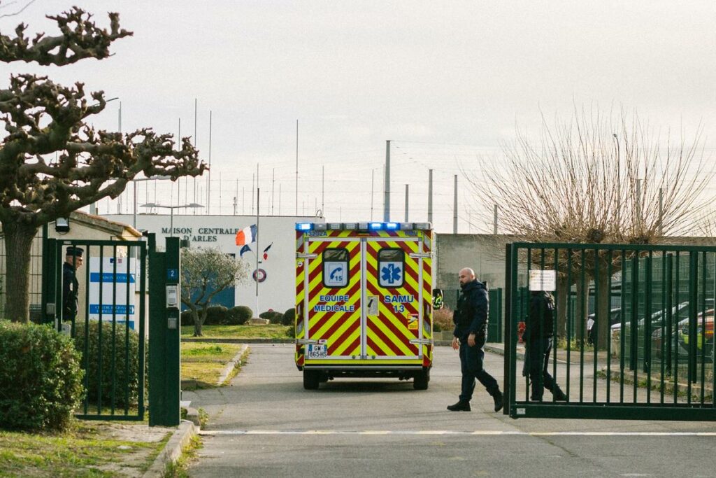 Prise d’otages à la prison d’Arles : suspension de la garde à vue du détenu, hospitalisé en psychiatrie