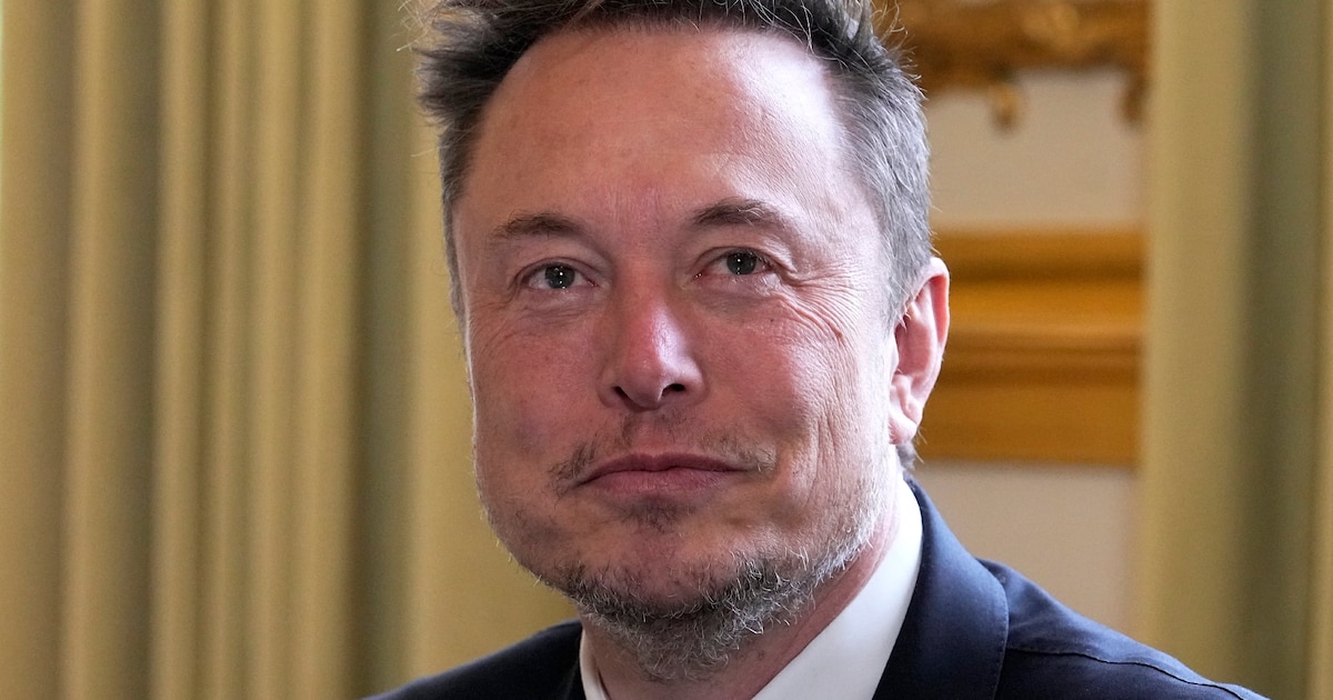 Le PDG de Tesla et SpaceX, Elon Musk, le 15 mai 2023 à l'Elysée à Paris