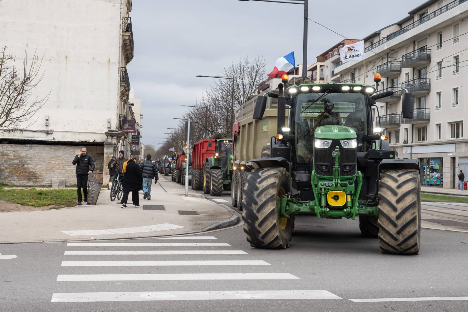 Colère des agriculteurs : y aura-t-il des tracteurs dans Paris lundi ?