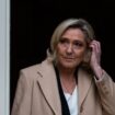 Marine Le Pen, lundi 25 novembre, à son arrivée à Matignon où elle a été reçue par le Premier ministre Michel Barnier.