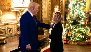 Giorgia Meloni a rendu une visite surprise (et très politique) à Donald Trump dans sa résidence de Mar-a-Lago