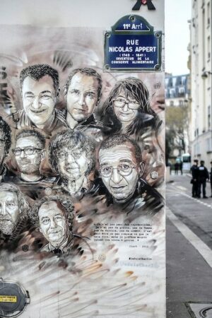 Le procès des attentats de Charlie Hebdo s'ouvre mercredi 2 septembre à Paris. (Photo by STEPHANE DE SAKUTIN / AFP)