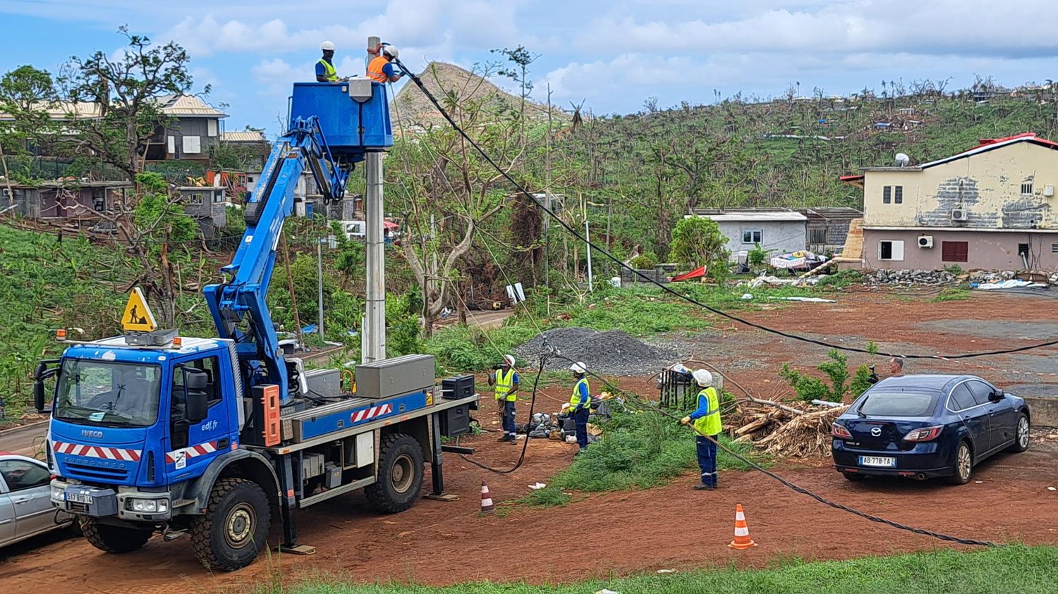 Mayotte : le rétablissement du réseau électrique en bonne voie, un travail "prodigieux" selon le directeur général d'Électricité de Mayotte