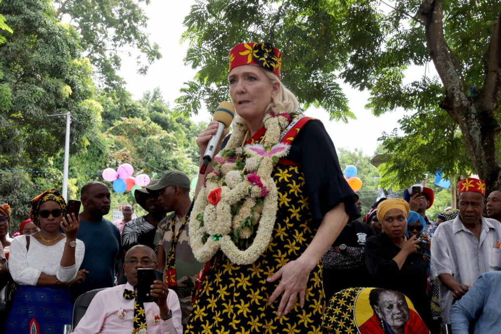 Marine Le Pen estime que le plan Mayotte debout "ne va pas assez loin"