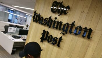 La dessinatrice de presse Ann Telnaes quitte le « Washington Post » après le rejet d’une caricature sur son propriétaire, Jeff Bezos