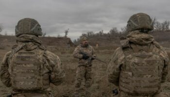 Des soldats ukrainiens dans l'est de l'Ukraine le 12 décembre 2024