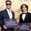 Au Golden Globes 2025, Glen Powell et Timothée Chalamet ont (presque) posé ensemble sur le tapis rouge