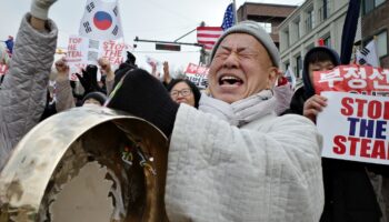 Un partisan du président sud-coréen déchu Yoon Suk Yeol manifeste à Séoul, le 6 janvier 2025