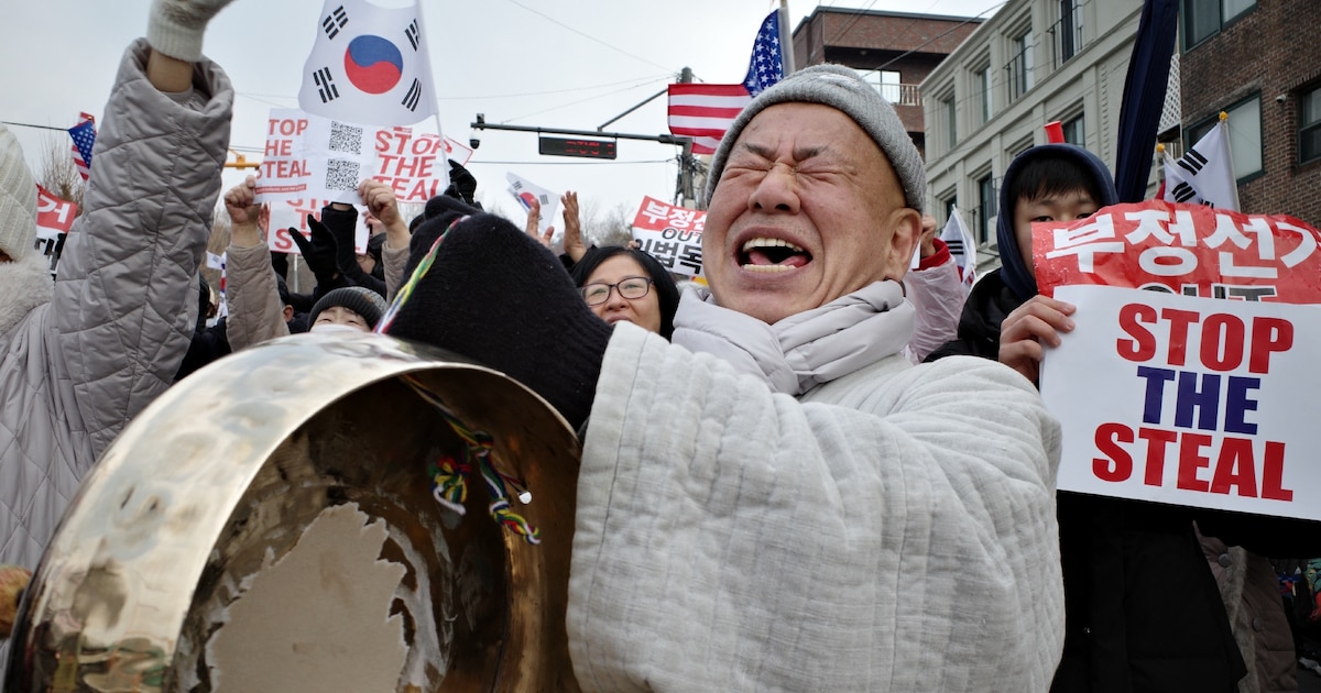 Un partisan du président sud-coréen déchu Yoon Suk Yeol manifeste à Séoul, le 6 janvier 2025