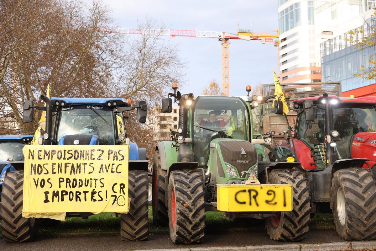 Mercosur : des tracteurs de la Coordination rurale bloqués près de Paris