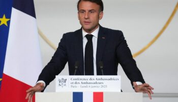 Guerre en Ukraine : Emmanuel Macron estime que les Ukrainiens auront "à mener des discussions réalistes sur les questions territoriales"