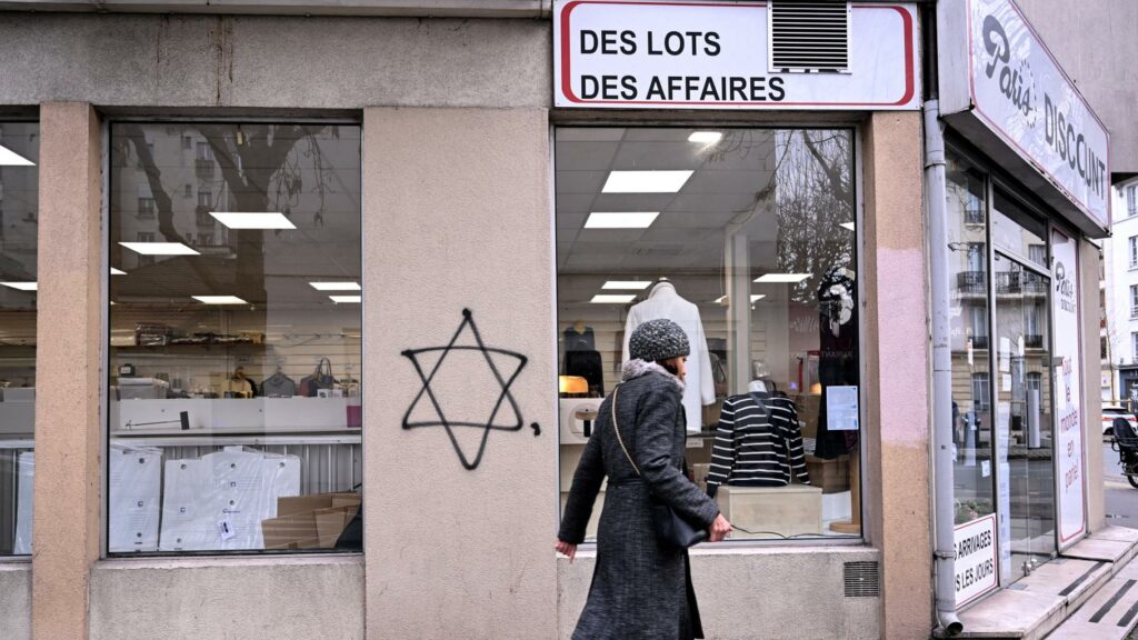 Attentat de l’Hypercacher : des étoiles de David taguées près de l’épicerie à Vincennes, une enquête ouverte