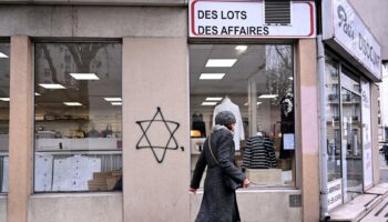 Attentat de l’Hypercacher : des étoiles de David taguées près de l’épicerie à Vincennes, une enquête ouverte