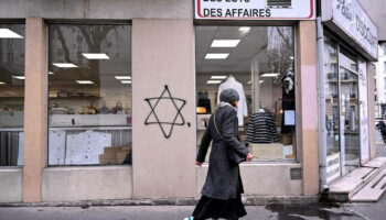 Vincennes : trois étoiles de David taguées à proximité de l’Hypercacher