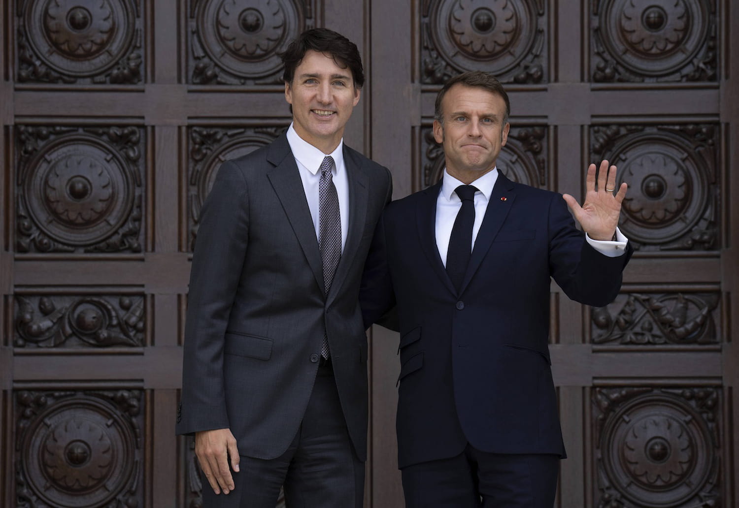 Démission de Trudeau : déjà un parallèle avec Macron "bien obligé de partir"