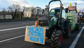 Colère des agriculteurs : les convois de tracteurs ont été bloqués aux abords de la région parisienne