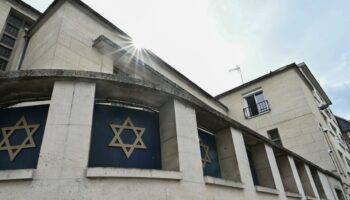 La synagogue de Rouen recouverte de tags antisémites, « condamnation absolue » de Bruno Retailleau