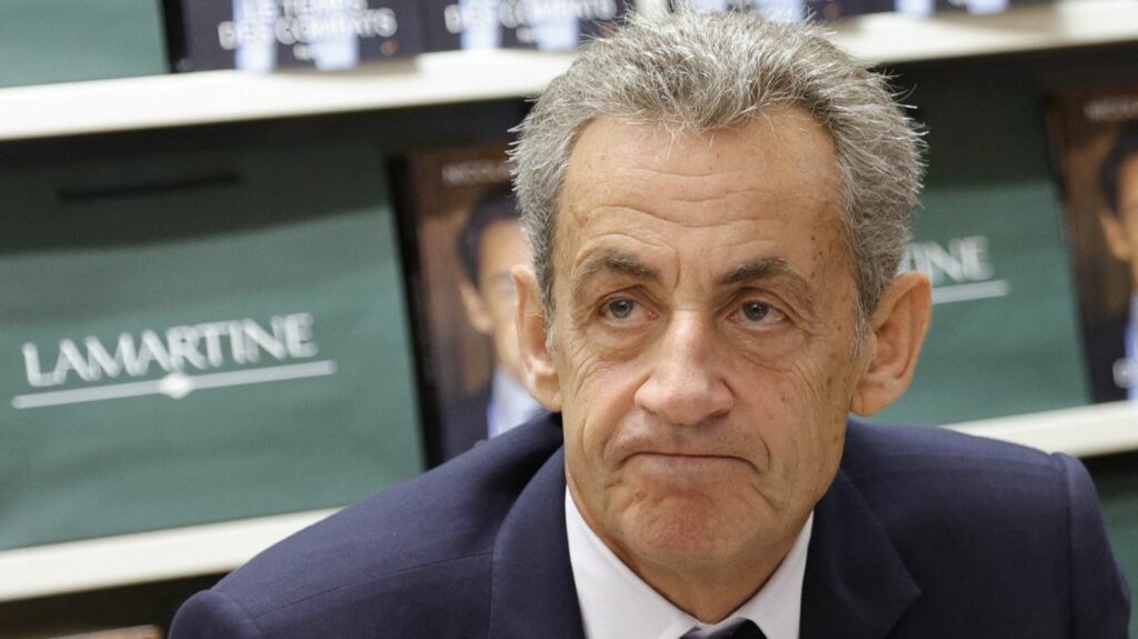 PODCAST. Sarkozy au tribunal, influenceurs algériens et du gel douche comme prime sportive : ça dit quoi ce 6 janvier ?