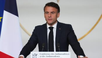 Le président Emmanuel Macron devant les ambassadeurs français, le 6 janvier 2025 à Paris